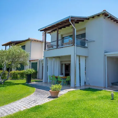 Lavender Pool Villa, Pefkohori #feelslikehome 卡尼奥提