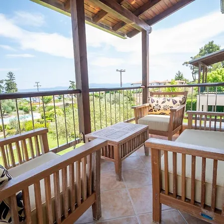 Lavender Pool Villa, Pefkohori #feelslikehome Vilă