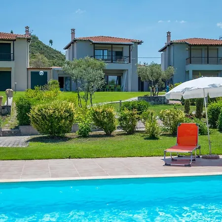 Lavender Pool Villa, Pefkohori #feelslikehome Βίλα Χανιώτη