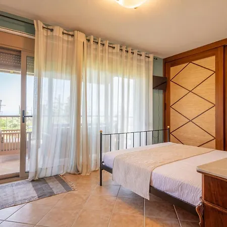 Lavender Pool Villa, Pefkohori #feelslikehome Vilă