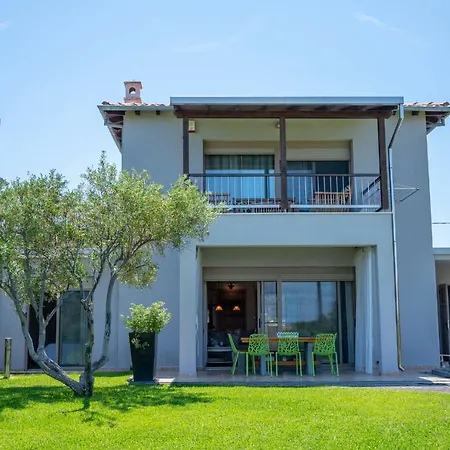 Lavender Pool Villa, Pefkohori #feelslikehome